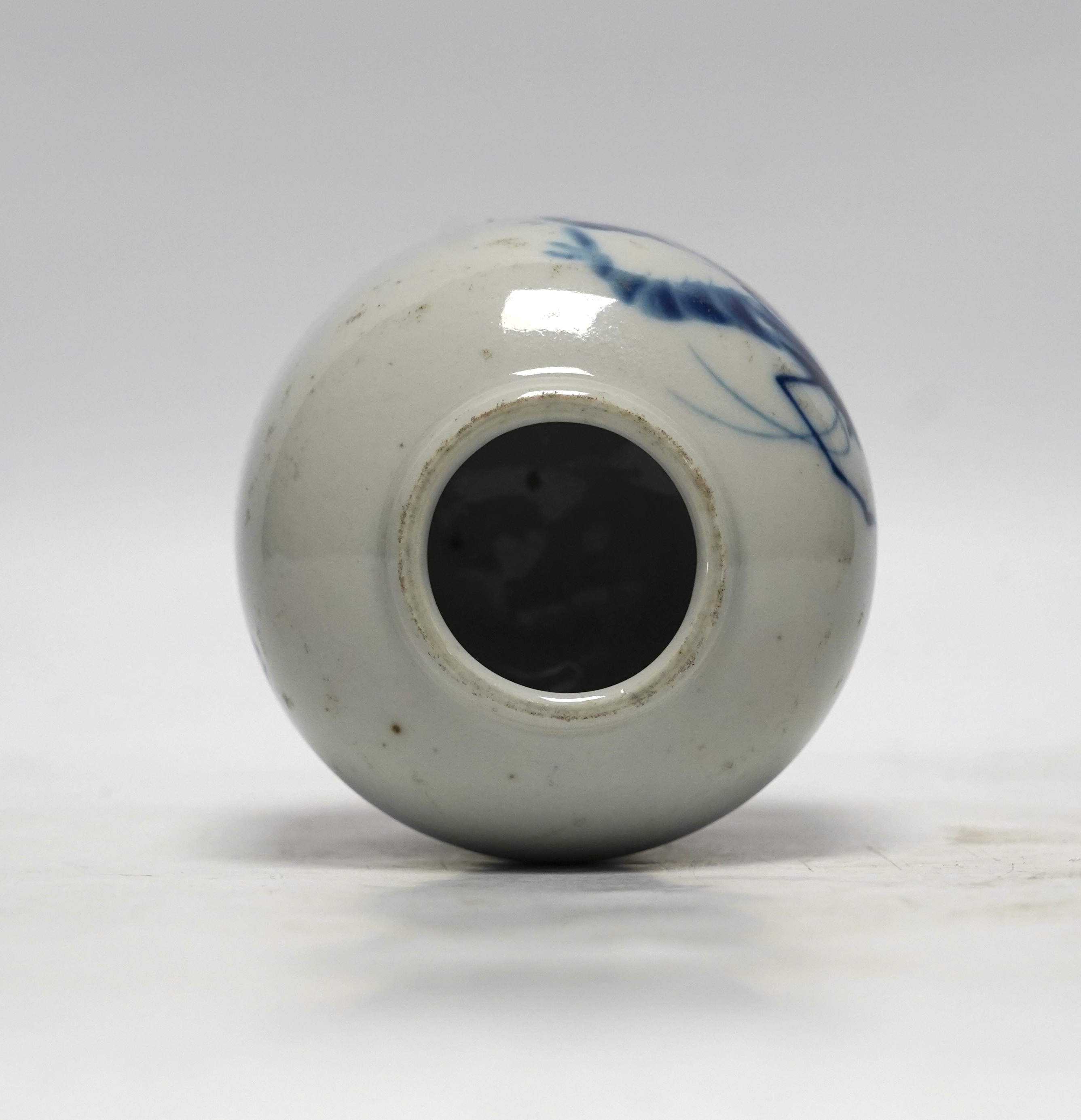 A Chinese blue and white brush pot, possibly Republic period, decorated with crayfish, 8.5cm